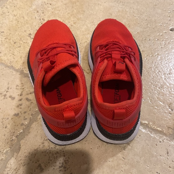 Kids red puma sneakers sz 13 - Picture 3 of 6